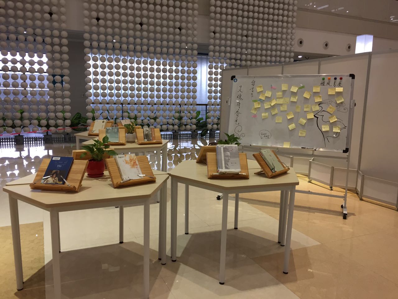 2018年女性阅读月书展.jpg